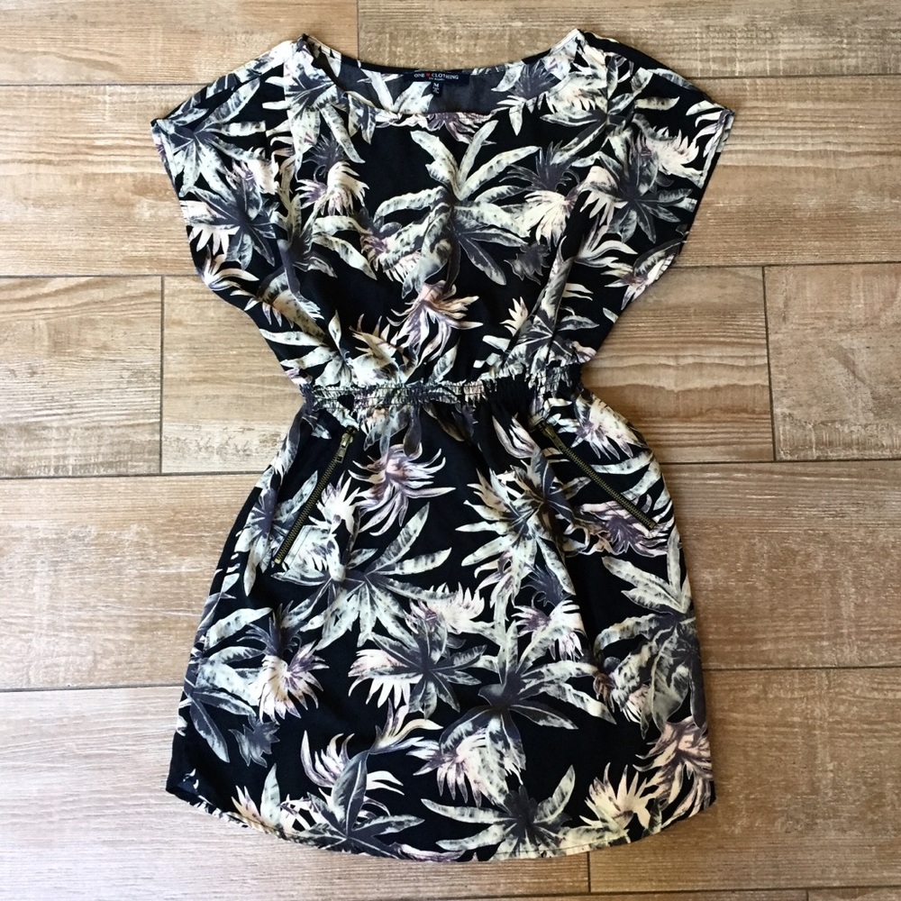 *SOLD* Palm Leaf Trend🌿 Black Mini Pocket Dress - Picture 1 of 8